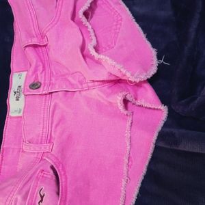 "Hollister" shorts